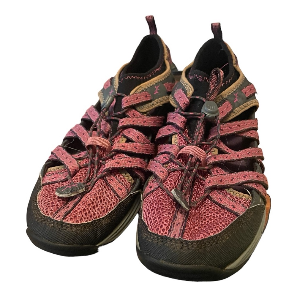 Chaco Outcross Closed Toe Water Proof Hiking Shoe Size 9.5